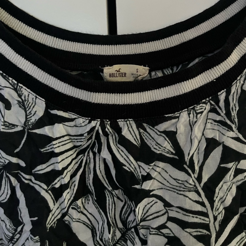 HOLLISTER top - Picture 2 of 3